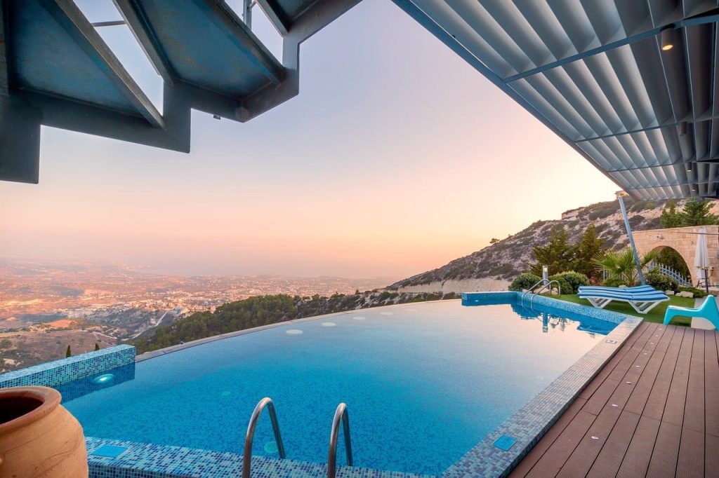 Descubra Qual o Piso Ideal para Piscinas e Decks