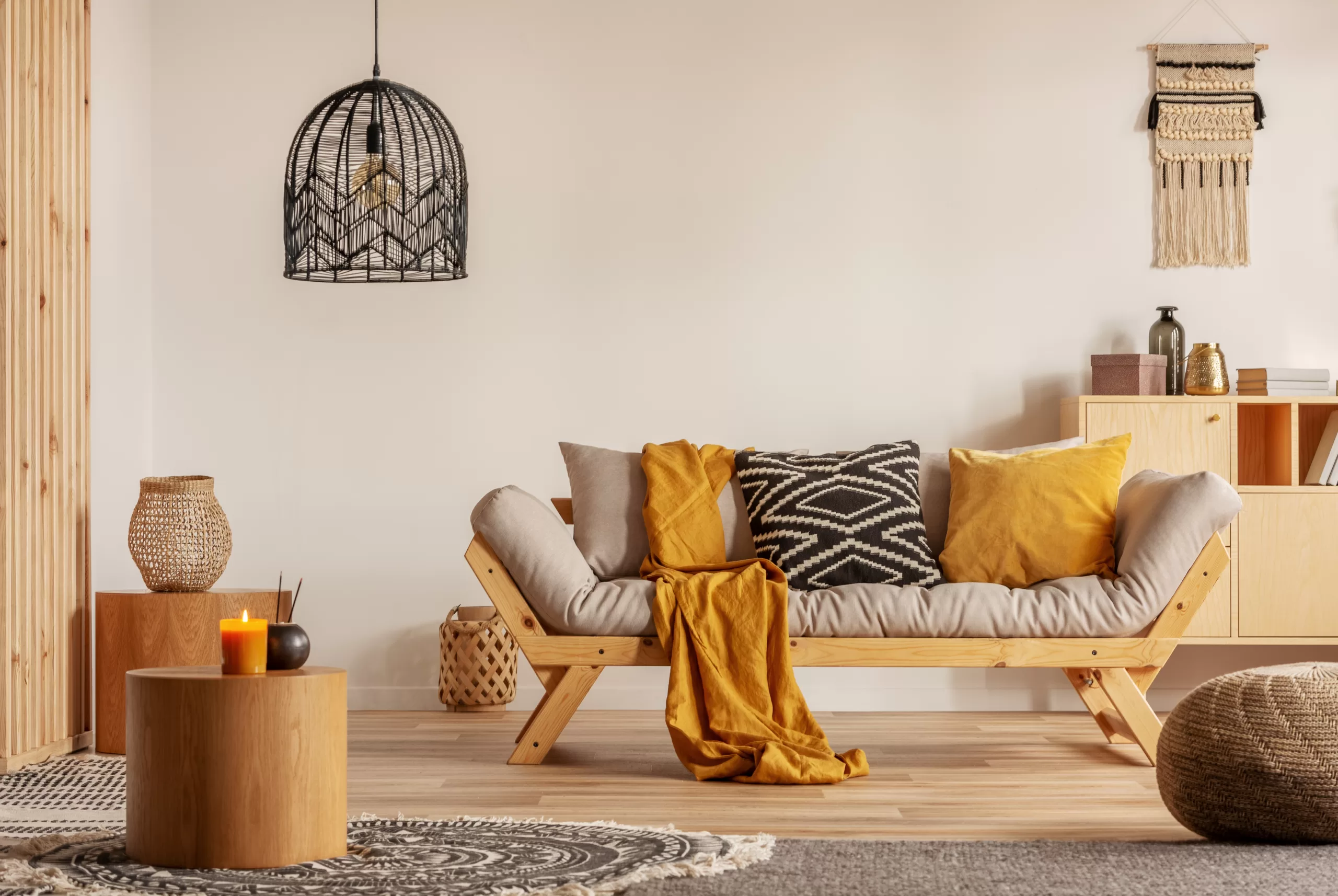 Quais cores combinam melhor com madeira em diferentes ambientes?